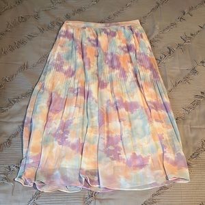 Size medium, high-waisted, mid length skirt. New!